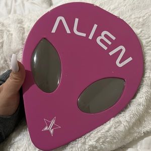 Jeffrey star Alien pallet